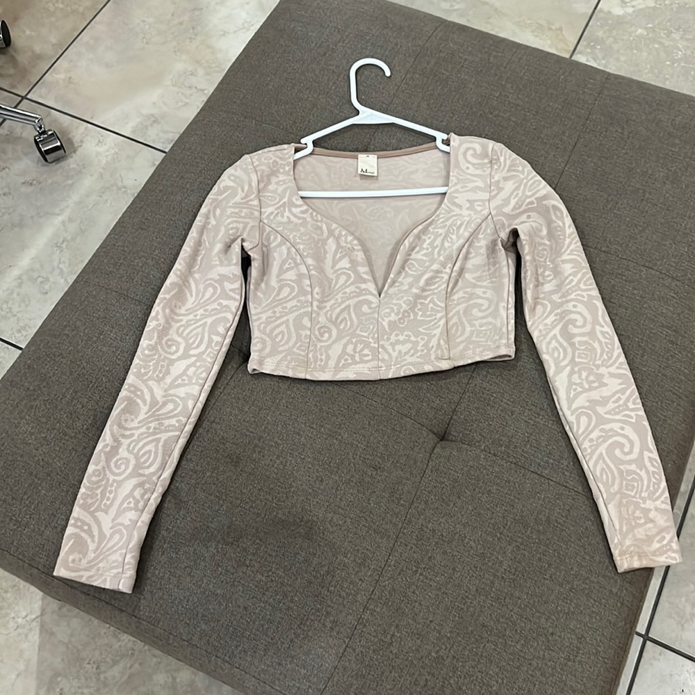 Elegant long sleeve crop top